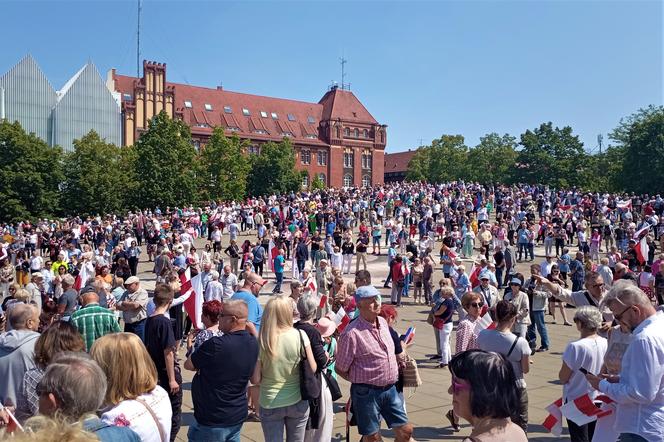 Manifestacja 4 czerwca na placu Solidarności w Szczecinie