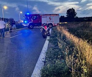 Wypadek przy S8 pod Wołominem. Motocyklista wjechał w grupę osób! W akcji śmigłowiec LPR