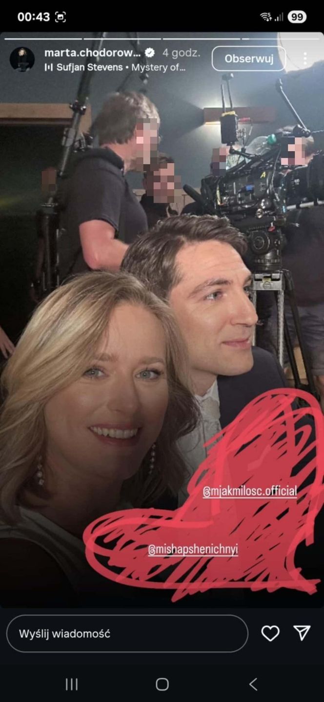 M jak miłość. Julia (Marta Chodorowska), Dima (Michaił Pszeniczny) na planie