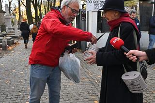 Znani zbierają na ratowanie Powązek. 49 kwesta na cmentarzu 