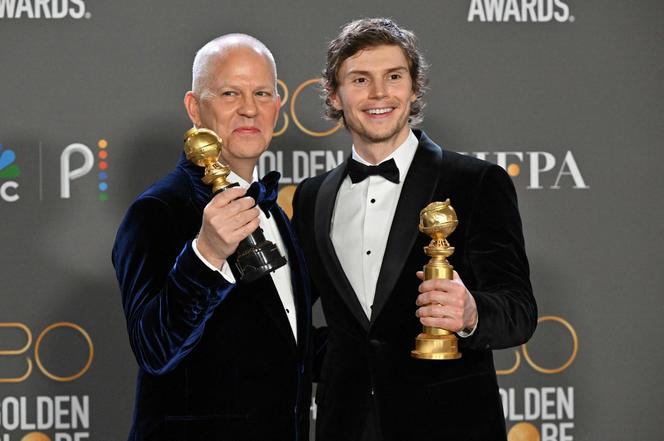 Ryan Murphy i Evan Peters na 80. rozdaniu Złotych Blobów 