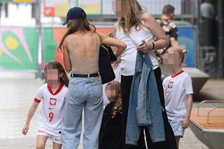 Anna Lewandowska z dziećmi przed Polska - Austria