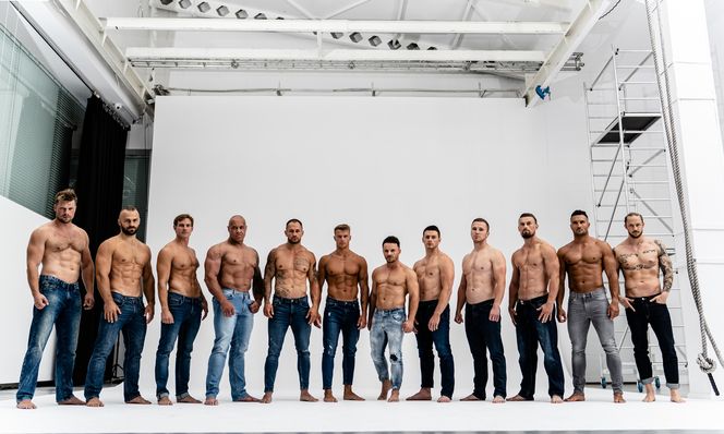 12 sportowców wzięło udział w sesji zdjęciowej wspierającej kobiety z rakiem piersi.