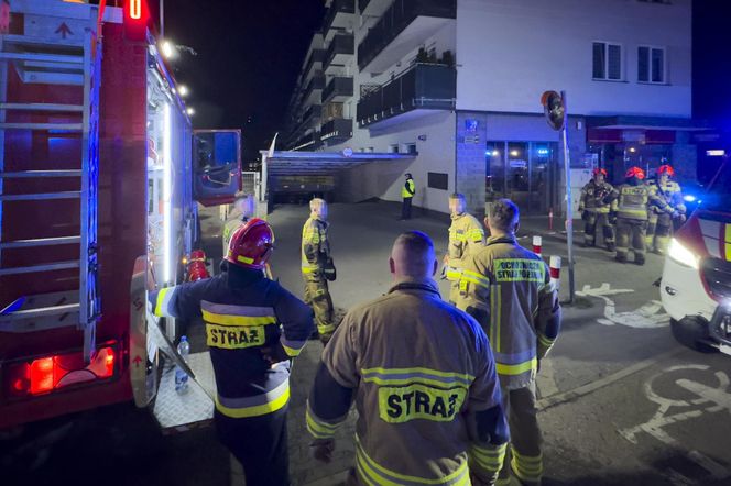 Kolejny pożar w Ząbkach. Wybuchł obok spalonego miesiąc wcześniej budynku!