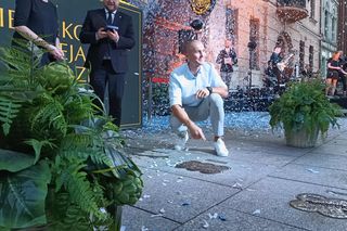 Mirosław Ziętarski z Katarzynką w Piernikowej Alei Gwiazd