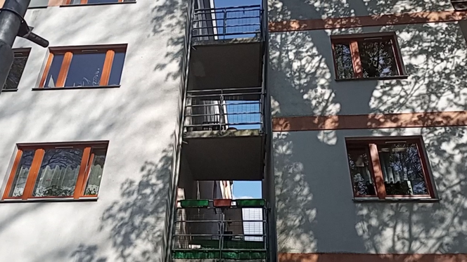 Balkony z widokiem na ścianę