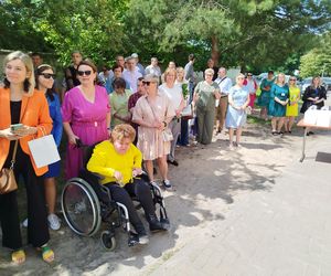 Przez lata ŚDS w Siedlcach działał w dwóch lokalizacjach, teraz już oficjalnie funkcjonuje w jednym miejscu, w budynkach dostosowanych do potrzeb osób z niepełnosprawnościami. 