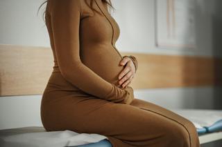 Czekał z ciężarną żoną 8 godzin na SOR-ze, w końcu puściły mu nerwy. Teraz przeprasza 