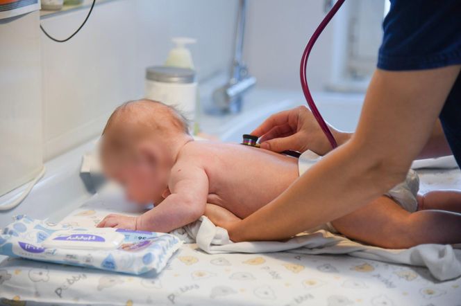 Maleńki Staś samotnie czeka w szpitalu na rodzinę