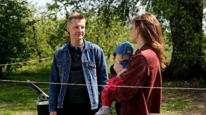 M jak miłość odc. 1875. Franka (Dominika Kachlik), Antoś (Mark Myronenko), Paweł (Rafał Mroczek)