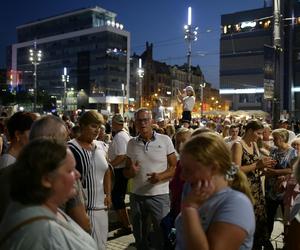 Potańcówka przed Teatrem Śląskim w Katowicach