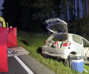 Toyota zmiażdżona przez ciężarówkę! 65-latka nie miała żadnych szans