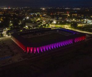 Test iluminacji elewacji stadionu w Nowym Sączu 