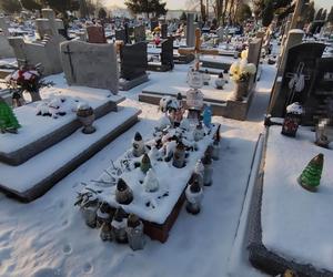 Wspólny grób ojca i córki z Inowrocławia wygląda na smutny i opuszczony