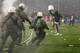 Puchar Grecji: Zamieszki podczas meczu PAOK - Olympiakos. Na murawie trwała bitwa! [ZDJĘCIA]