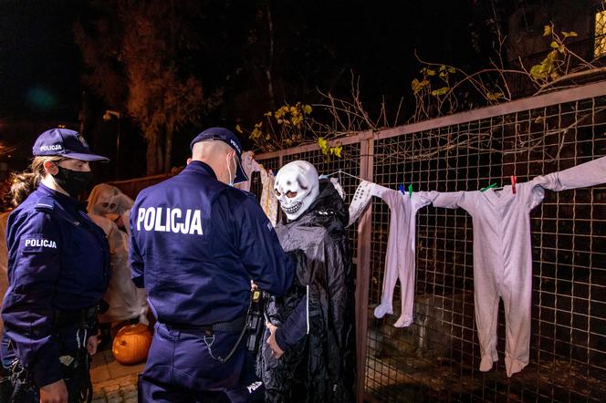 Halloweenowa akcja LBO przed domem Jarosława Kaczyńskiego