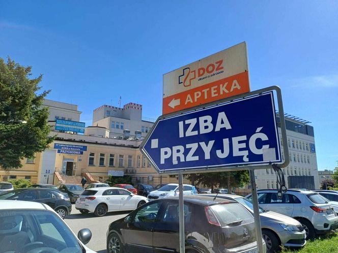 Rodzina nie chciała sekcji zwłok mężczyzny, który zmarł pod szpitalem