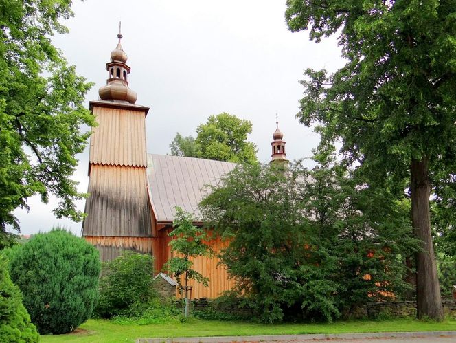 To jedna z najpiękniejszych wsi w Małopolsce. Mieszkał w niej sławny alchemik 