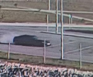Szalony drift na parkingu w Piasecznie! Myślicie, że to wszystko? Kierowca nie miał prawa jazdy od roku!