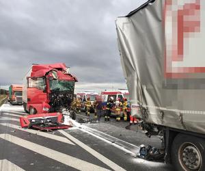 Wypadek na autostradzie A4. Zderzyły się trzy ciężarówki