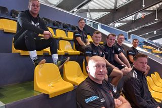 Na co dzień ratują, a dziś grają. Strażacka rywalizacja na parkiecie w Lesznie