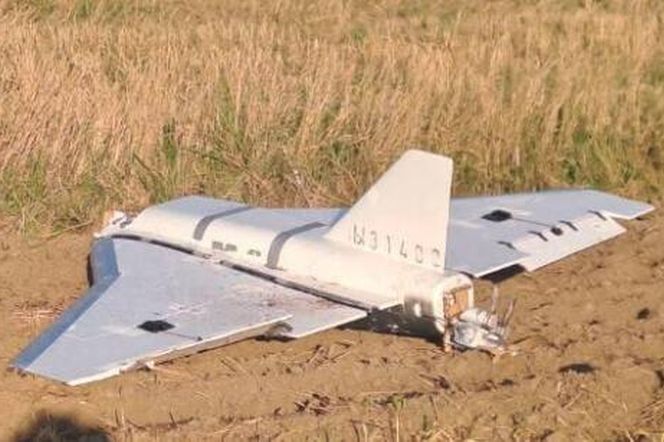 Szczątki siedmiu dronów oraz szczątki pocisku