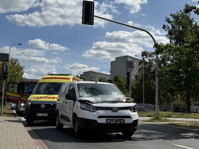Kierowca Toyoty wjechał w pieszych na Bielanach. Cztery osoby trafiły do szpitala