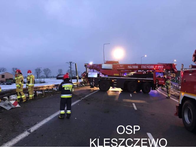 Poznań Wschód: Tragedia na A2. Ciężarówka wypadła z drogi. Kierowca nie miał szans