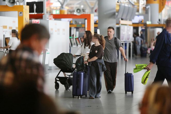Marcin Hakiel z rodziną lecą na wakacje