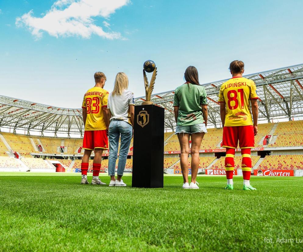 Jagiellonia Białystok zaprezentowała stroje na sezon 2024/25