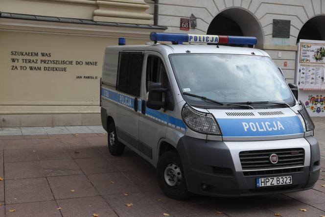 	Policja pod kościołami w Warszawie