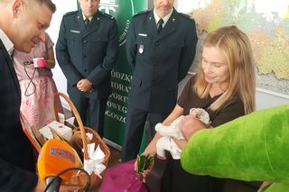 Funkcjonariusze ITD pomogli Wandzie bezpiecznie przyjść na świat. Mają nadzieję, że kiedyś przyjdzie na służbę
