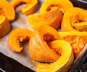 Jak upiec dynię w piekarniku? Ten patent oszczędzi ci pracy