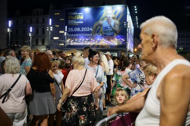 Potańcówka przed Teatrem Śląskim w Katowicach