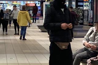 Atak zboczeńca w M1 w Krakowie! Dlaczego nikt nie ruszył na pomoc kobietom? [ZDJĘCIA]