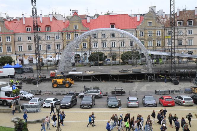 Na placu Zamkowym w Lublinie rozkładana jest duża scena. Co tu się odbędzie? 