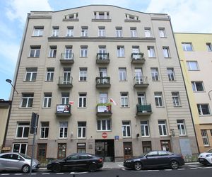 Mieszkają drzwi w drzwi, popierają rożnych kandydatów. Jedni za Trzaskowskim, drudzy za Nawrockim. Jak ze sobą żyją?