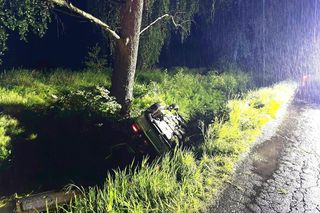 Dachował samochód osobowy. Trzy nastolatki ranne. Za kierownicą siedział 18-latek