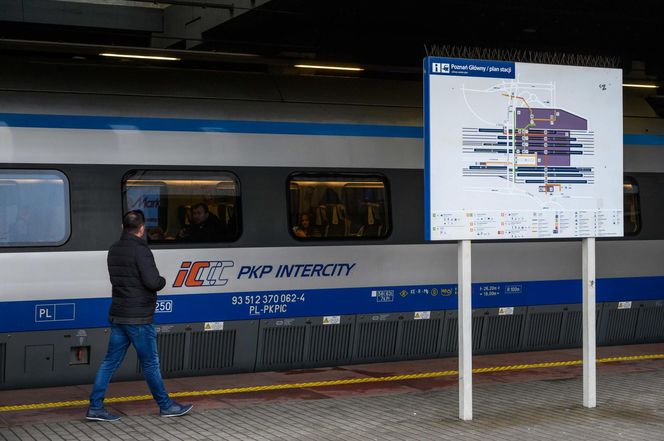 Pociąg Pendolino na dworcu Poznań Główny