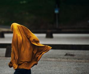 Została ukarana 74 batami za brak hidżabu na głowie. Zdradziło ją zdjęcie w internecie