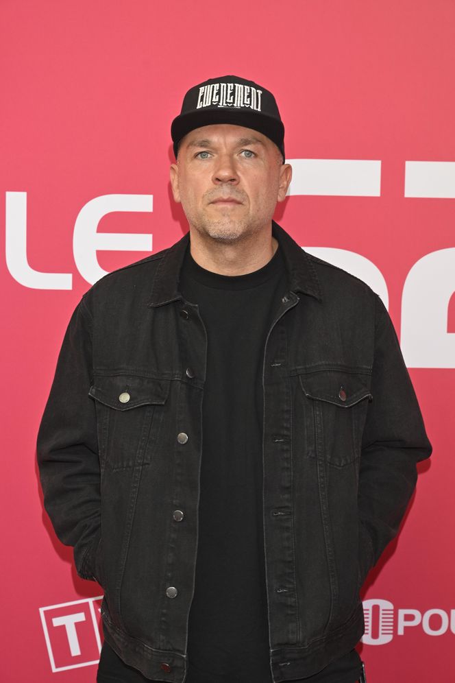 Konferencja prasowa 62. edycji Krajowego Festiwalu Polskiej Piosenki w Opolu. Tłum gwiazd na czerwonym dywanie