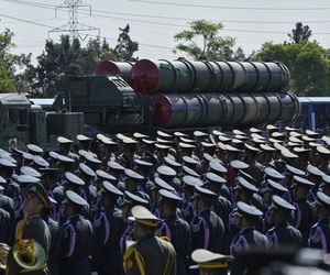 Putin gromadzi sprzęt 50 km od granicy z NATO! Wszystko widać na zdjęciach!