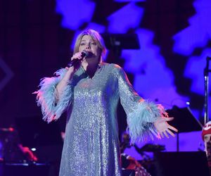 Steczkowska w czerwieni i Margaret w futrze. Tak gwiazdy wystroiły się na koncert 11 listopada [GALERIA]