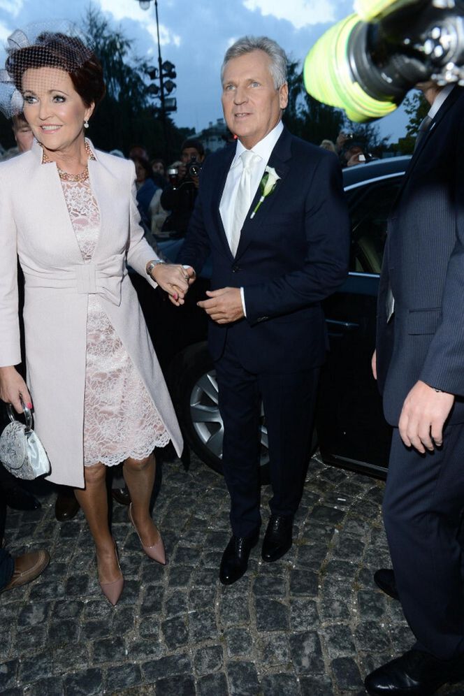 Stylizacje Agaty Dudy i Jolanty Kwaśniewskiej z okazji ślubów ich córek.