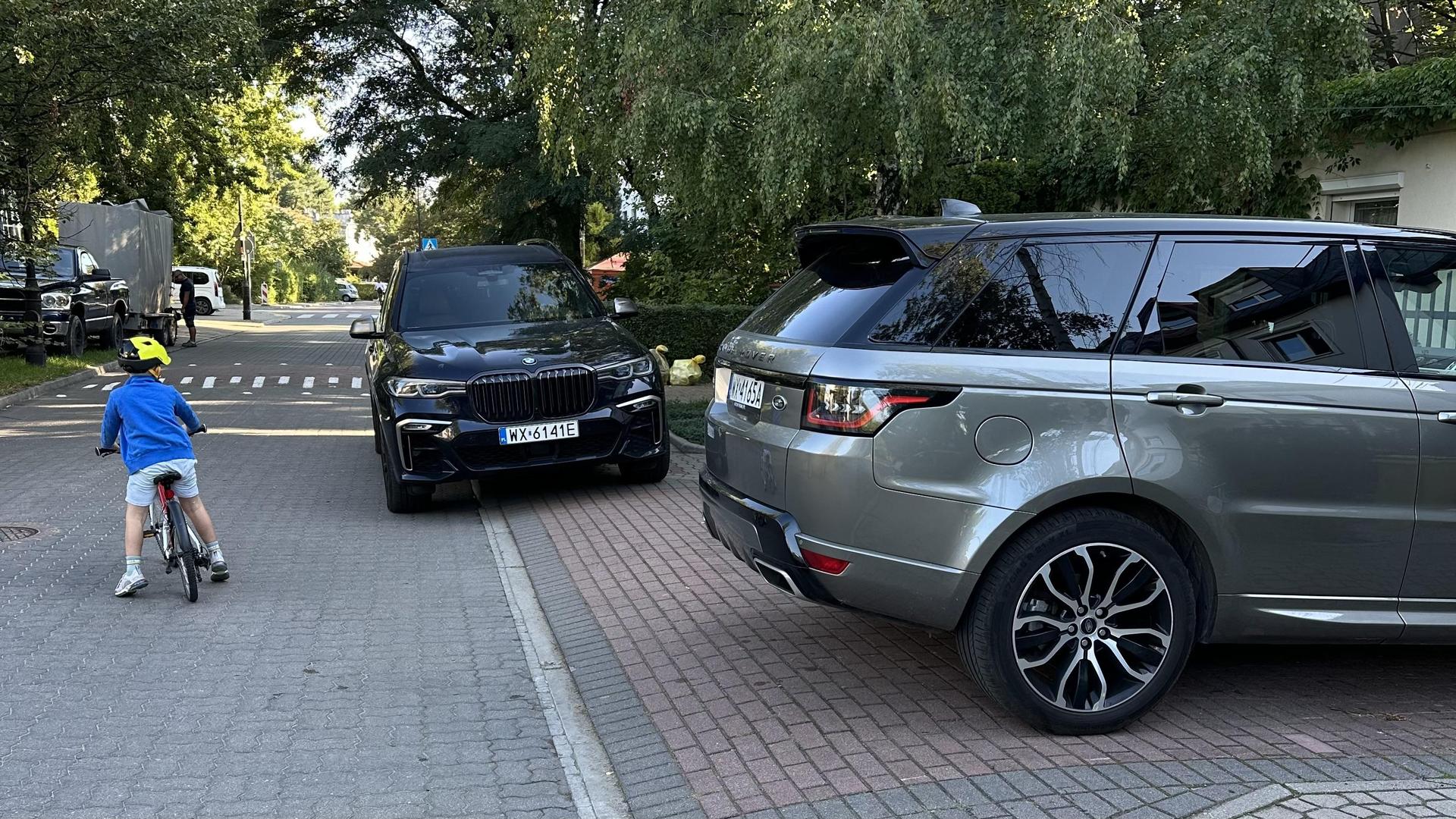 Problem z samochodami, potencjał w przestrzeni? 