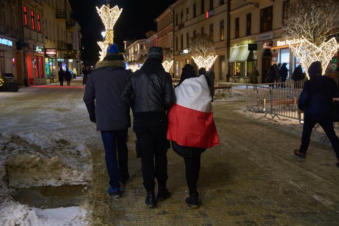 Lublin solidarny z Gdańskiem. Setki osób przed ratuszem