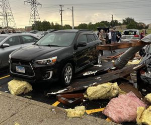 Wichura zerwała dach budynku pod Chicago