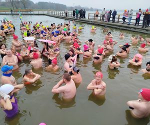 Mazowieckie Morsy otworzyły sezon morsowania 2025/2026 nad zalewem w Siedlcach