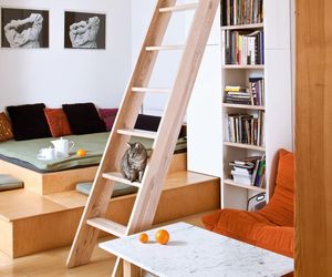 Wnętrza z podestami i podłogą na różnych poziomach