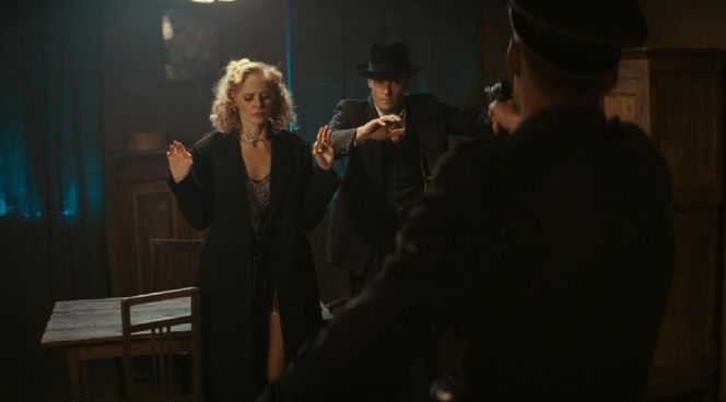 Zatoka szpiegów 2, odcinek 17. Greta (Karolina Kominek), Franz (Bartosz Gelner), Engel (Michał Balicki)